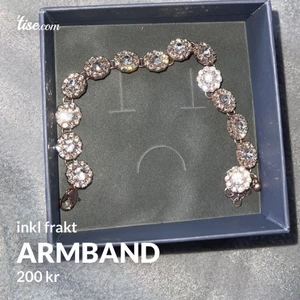 Armband  - Färgen är rose gold, inte silver. Ny skick. Köpt för 300 Kr