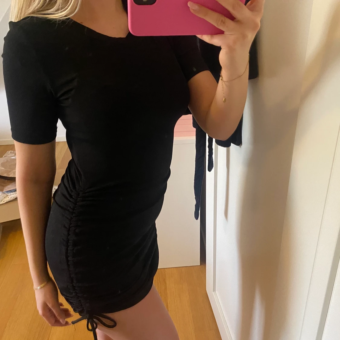 Ribbad klänning - 90