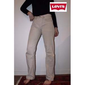 Levis 501 jeans grå i storlek 28/36