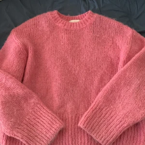 Rosa stickad - Så snugg till sommaren , säljer då den inte kommit till användning 