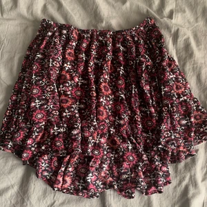 Topp/kjol - Snygg kjol eller topp man kan bestämma sj hur man vill ha den🤍 