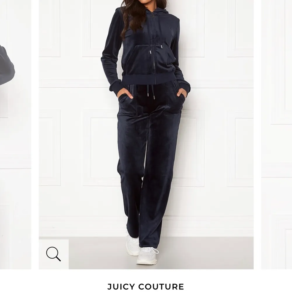 Säljer nu mitt marinblå set ifrån juicy couture. Inköpt december 2021 ifrån Nelly. Varsamt använda byxor men koftan är som ny. Båda delar i strl Xs. 1500kr för hela setet annars 700kr per del. Jeans & Byxor.