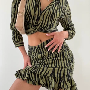 Zara sett 🐅🥝⚡️ - Supersnyggt Zara sett i strl XS men passar mig som på bilden (jag är strl S) ⚡️ Älskar men säljer pga inte kommer till användning ⚡️