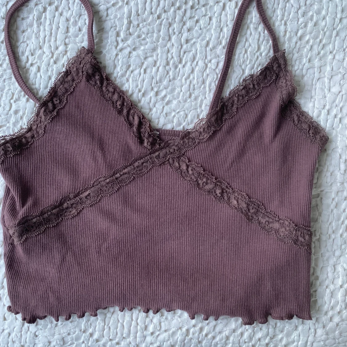 Brunt Linne med fina detaljer