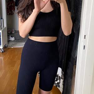 Zara seamless set in black. XS/S. No tags but only used once inside. Price for both top and bottom. 