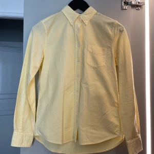 GANT Skjorta Oxford. Oanvänt  - GANT Skjorta Oxford. Oanvänt Endast testad.  Nypris 1100kr Kan skickas med spårbar frakt eller hämtas upp. 