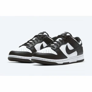 Dunk lows Black n White - Helt nya som är redo att användas 👟 👍 Tveka inte på att höra av dig om det något du undrar!