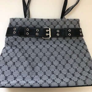 Väska - Grå väska🤍