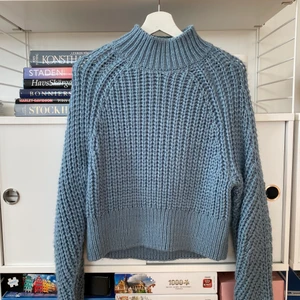 Stickad tröja - Oversized blå stickad tröja. Kan hämtas i Telefonplan, annars står köparen står för frakt 🥰