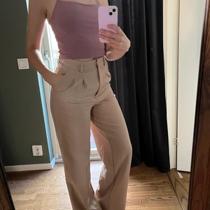 Kostymbyxor  - Kostymbyxor från Bikbok storlek 36, knappt använda. 