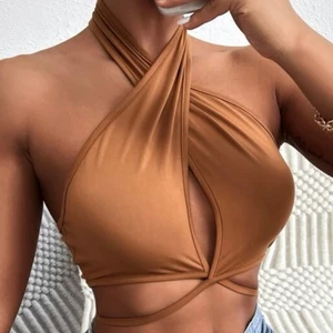 Topp - Endast testad, slutsåld i butik, storlek medium, men passar mig som är Xs/S 