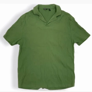 ASOS - sommar tröja  - grön sommar piketröja från Asos i mycket bra skick. Knappt använd  storlek S