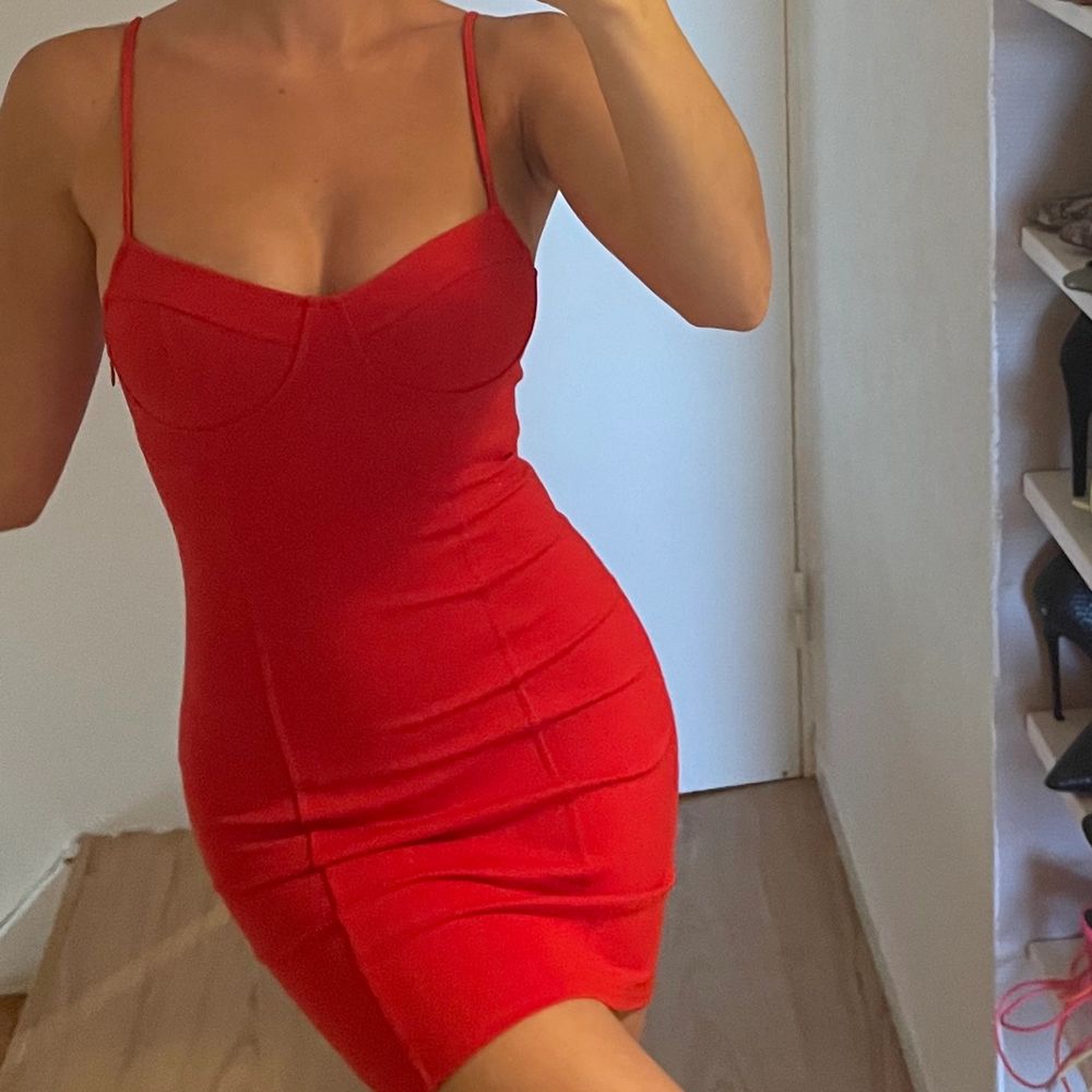 Röd klänning - Klänningar | Plick Second Hand