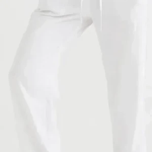 Hm linnebyxor  - E säljer hm linnebyxor dom är helt slut som de säljer dom för att de är för stora för mig i midjan❤️🫶🏽 Är dock en liten fleck som man ser på sissta bilden🫶🏽