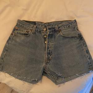 Vintage shorts från Levis 501 i storlek 30.  Köpare står för frakt 🫶