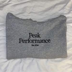 Säljer denna hoodien från peak performance, då den aldrig kommer till användning. 
