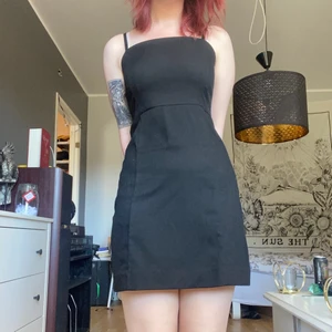 Svart klänning  - ”Little black dress” från Monki. Storlek 36. Frakt 69kr 🌿 Finns i Västerås! 
