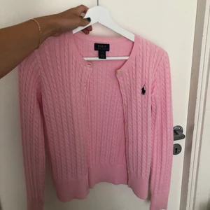 Rosa kofta - Rosa stickad kofta från Ralph Lauren