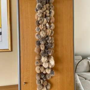 Päls i fint skick - Beige/grå päls. Använd men i fint skick