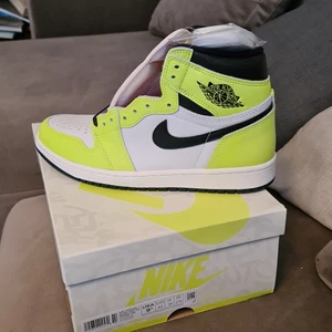Jordan 1 retro high OG visionaire 43 - Helt nya skor som behöves säljas. Priset kan diskuteras 