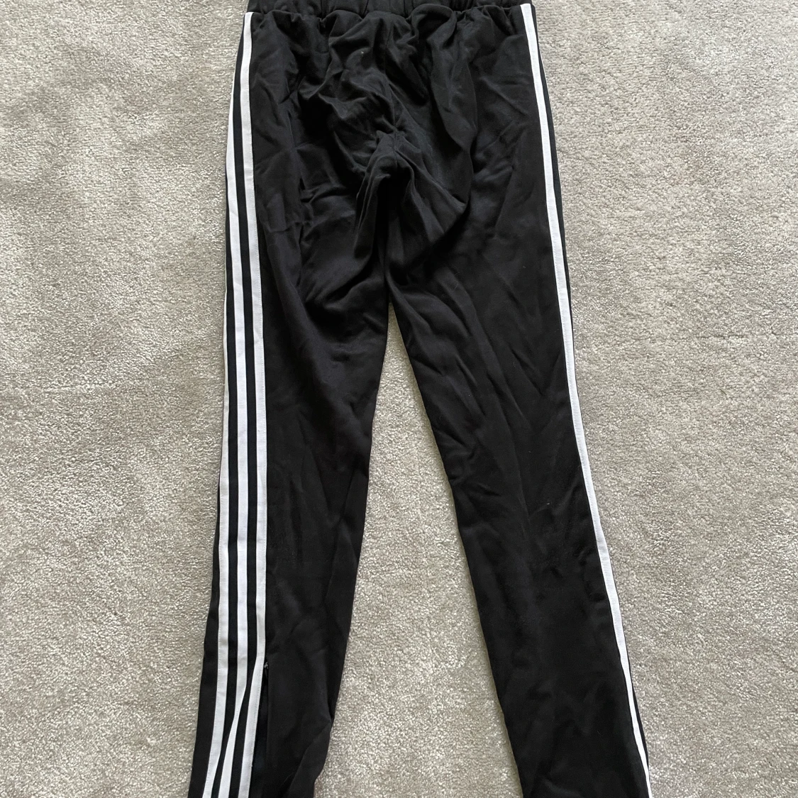 Adidasbyxor i bra skick - 91