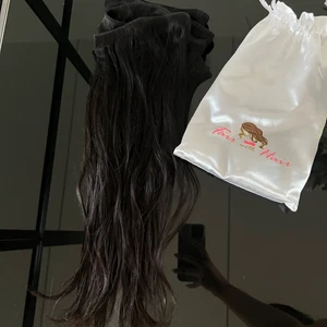 Äkta löshår - Äkta hår. Hårdträns från fair whit hair ca 200g. Svart/svartbrun. Nytt endast testad men inte de jag ville ha.