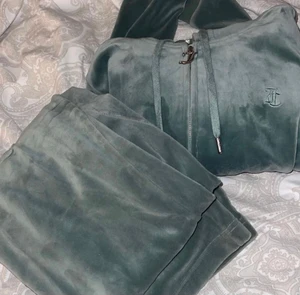 Juicy dress - Den helt ny gillar inte färgen på den 