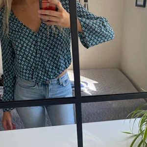 Urringad top - En enkel sommartop som går ihop med det mesta. Sitter jättefint på, använd fåtal gånger!