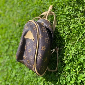 Liten väska - Fin liten väska! Liten men rymlig och väldigt fin. 50kr+frakt (26kr)☺️