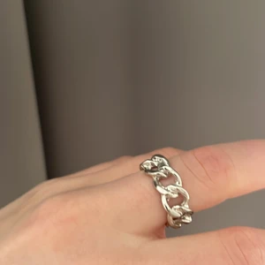 Justerbar ring - Säljer denna justerbara ring