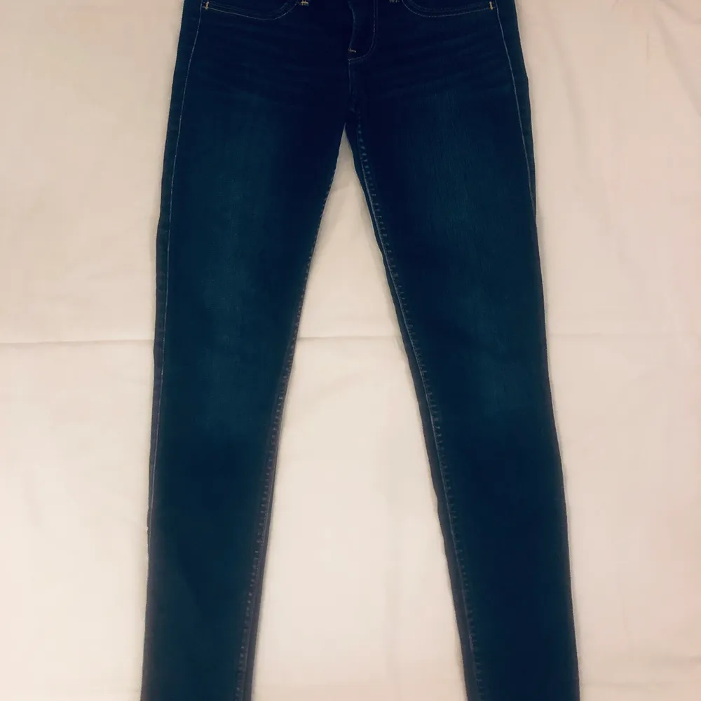 Hollister Low waist jeans, stl 24/29.. Jeans & Byxor.