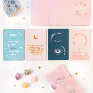 Feel good card deck - Säljer denna kortlek, feel good card deck, har flertalet Har börjat arbeta med ohlamoon och får därför mycket grejer hem jag tyvärr inte har plats för. Säljer dem därav billigare med 13kr frakt. Helt oanvända 🌸 (använder deras bilder). Nypris: 300kr ‼️ INGET SAMARBETE MED OHLAMOON
