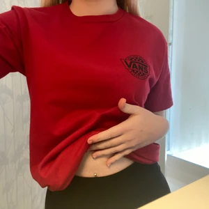 VANS T-SHIRT! - En vana t-shirt som inte är använd (endast på bild), ordinarie pris 399:- 