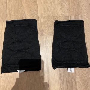 Knäskydd - Skriv om du har frågor, köparen står för frakten. Säljer för kommer inte till användning, annars toppskick!