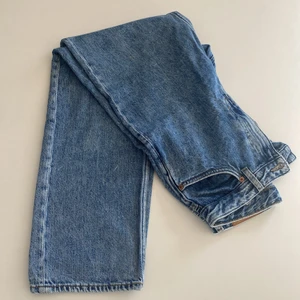Trendiga jeans - Säljer dessa trendiga jeans från monki (model taki) köpt för ett tag sen så passar tyvärr inte mig längre 