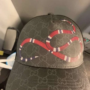 Gucci keps i orm - Helt ny oanvänd till salu pris kan diskuteras 