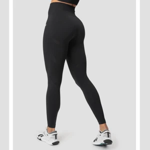 Icaniwill divine seamless tights svarta - Använda fåtalgånger men är i mycket bra skick. Nypris:699kr