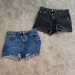Shorts pull&bear - Shorts från pull&bear i bra skick. säljes pga att de är för små och inte passar mig längre. Säljer för 80kr/ styck. Hör av vid intresse💕