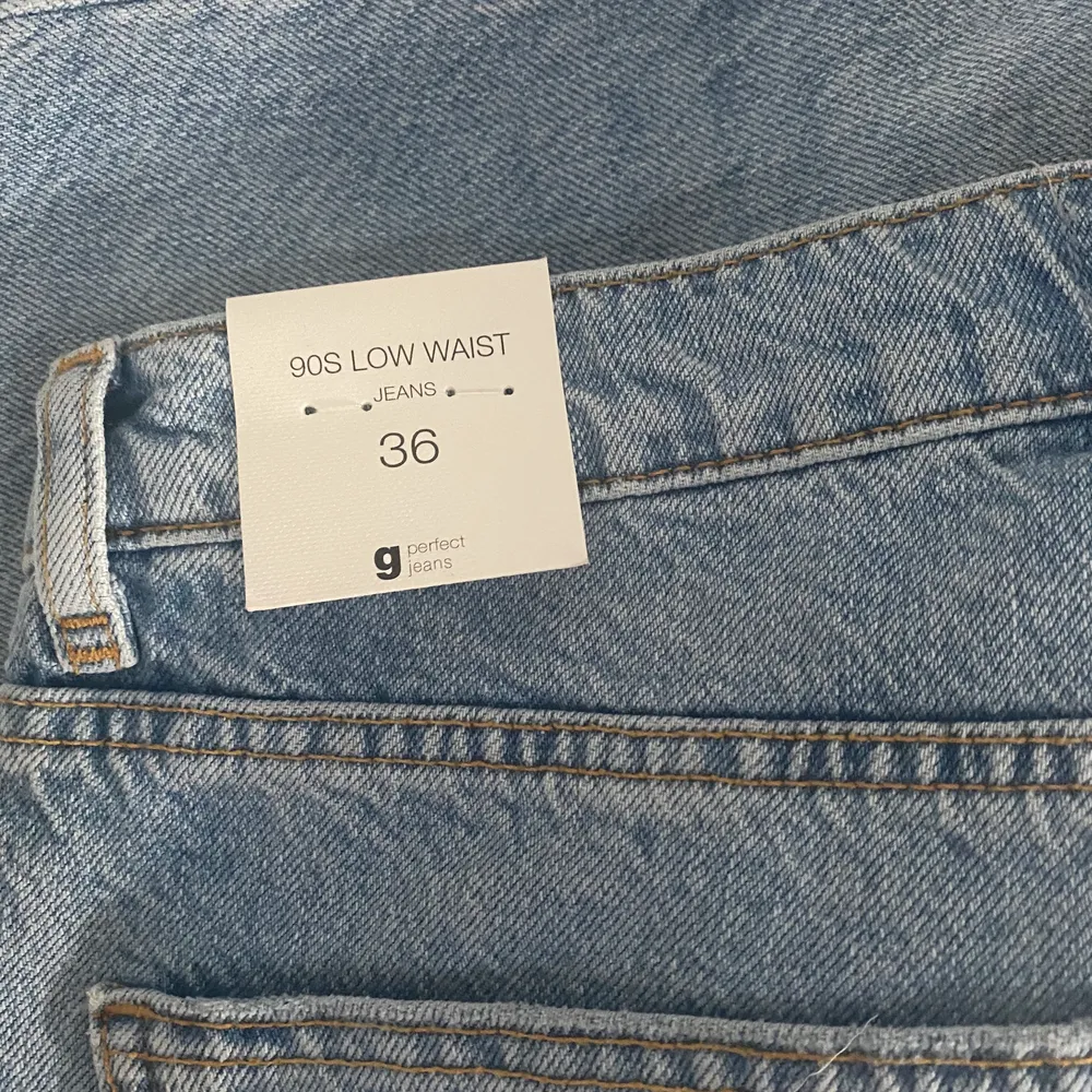 Low waist jeans, aldrig använda, strl 36. Skriv för mer info. Jeans & Byxor.