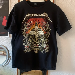 Metallica Master of Puppets T-shirt - Band t-shirt i bra skick, storlek Large. Köpt second hand men aldrig kommit till användning.