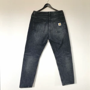 Carhartt WIP jeans - Använd ca tre gånger, alltså som nya Storlek 32x32 Nypris: 1100kr Mitt pris: 300kr Kan fraktas