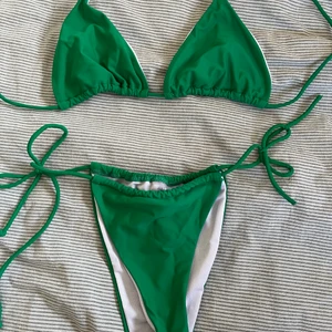Helt ny bikini  - Säljer denna bikini då den var för liten för mig:) helt oanvänt bara testad med klisterlapparna på frtf! Är mer klargrön än vad den ser ut på bilden