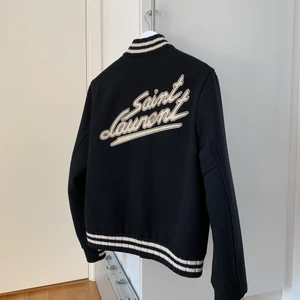 Saint laurent teddy - Size 48, helt ny, allt og ingår, bin 12500 öppen för bud