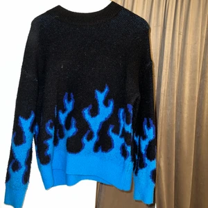 Stickad tröja - Säljer denna stickade tröja ifrån SHEIN knappt använd