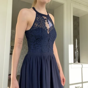 Balklänning  - Endast använd vid min bal och måste därför sälja💗