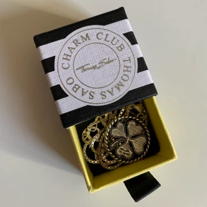 Thomas Sabo halsband - Säljer ett helt oanvänt halsband från Thomas Sabo. 500kr, frakt ingår😇 Kedjan är 18cm lång, äkta silver (inte Thomas Sabo) nypris 249kr. Berlocken är märkt med Thomas Sabo och har nypris 499kr.🫶🏽