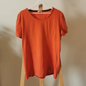 T-shirt  - T-shirt från NN07, storlek small, stor i storleken. 