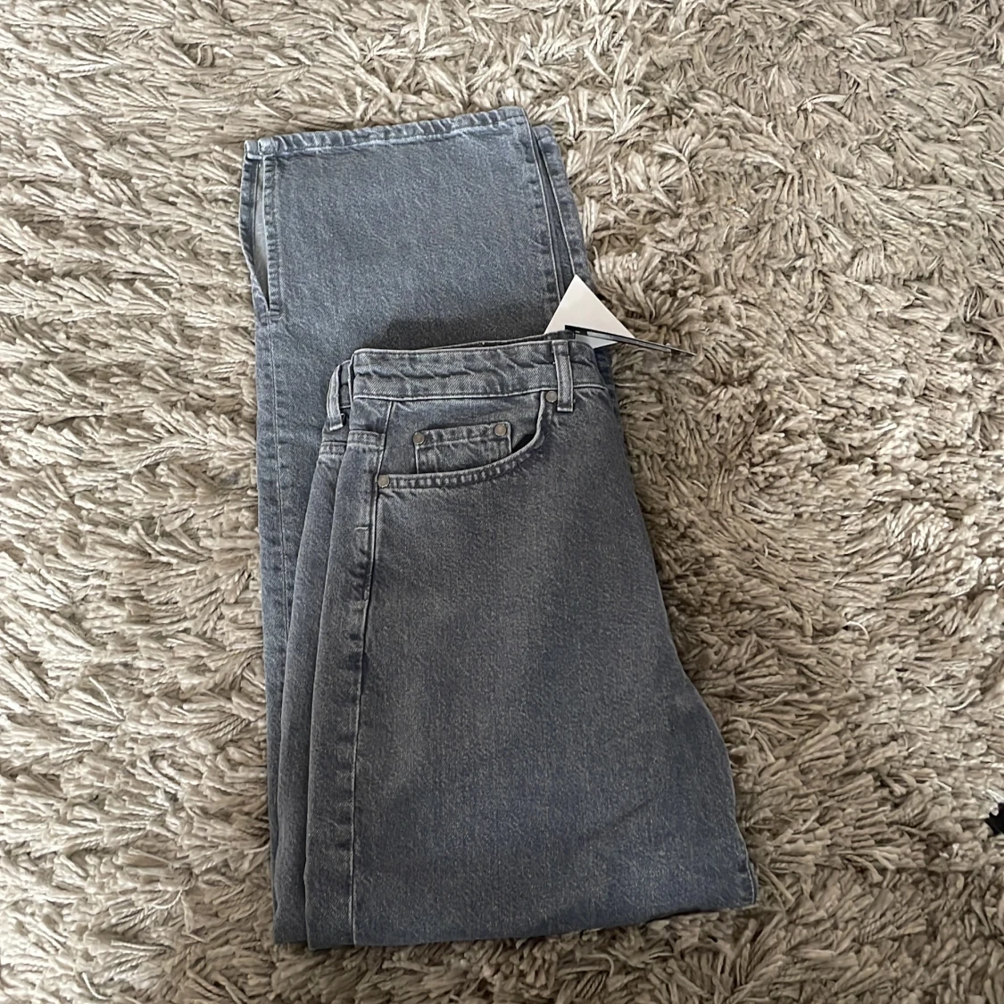 Byxor med klippt ben. - 90