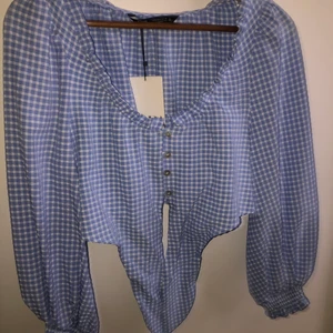 Blus  - Aldrig använd i storlek S. 