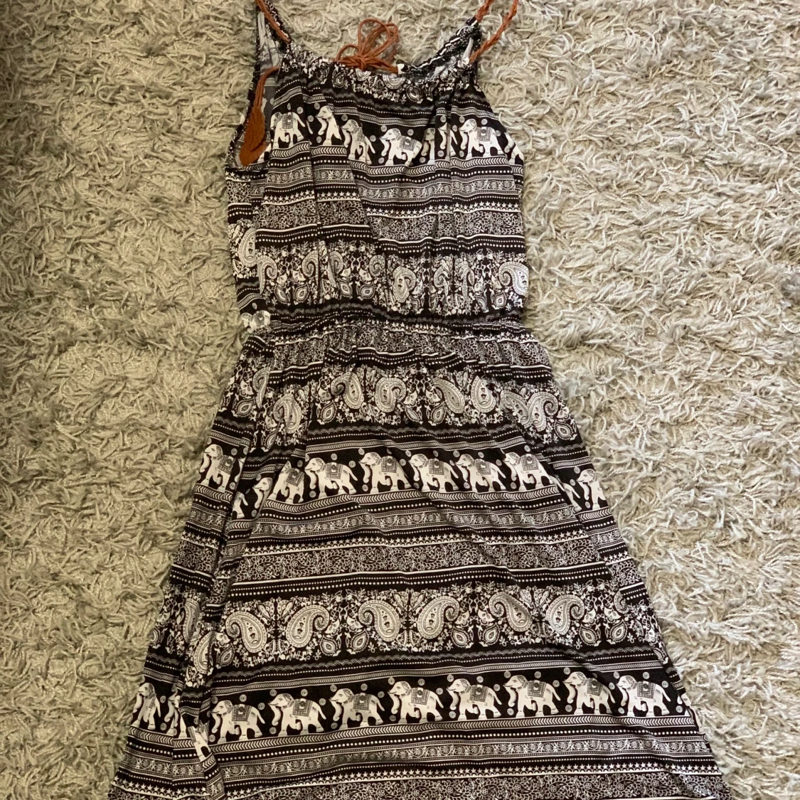 Grå elefantklänning - 90